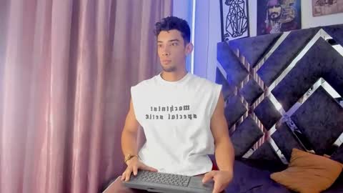 Snapshot of prince_arthur77 chatting on 10-01-25, 01:39 prince_arthur77 online show from 10-01-25, 01:39