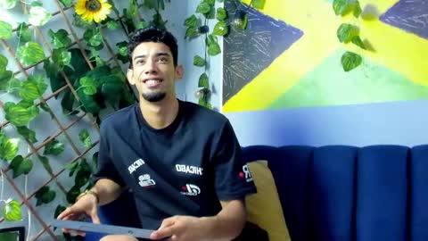 Snapshot of prince_arthur77 chatting on 10-15-25, 01:33 prince_arthur77 online show from 10-15-25, 01:33