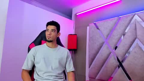 Snapshot of prince_arthur77 chatting on 10-17-25, 01:35 prince_arthur77 online show from 10-17-25, 01:35