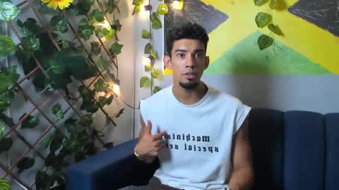 Snapshot of prince_arthur77 chatting on 10-24-25, 02:13 prince_arthur77 online show from 10-24-25, 02:13