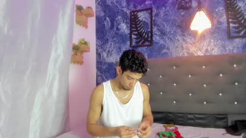 Snapshot of prince_arthur77 chatting on 11-09-25, 01:20 prince_arthur77 online show from 11-09-25, 01:20