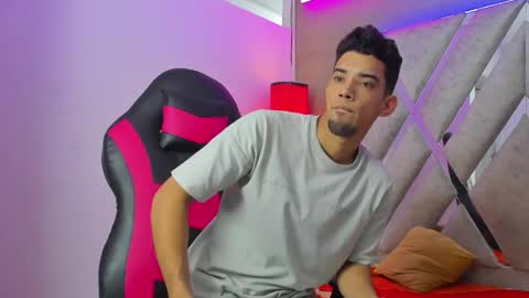 Snapshot of prince_arthur77 chatting on 11-28-25, 01:58 prince_arthur77 online show from 11-28-25, 01:58