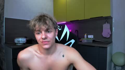 Snapshot of prince_nik chatting on 06-12-26, 12:15 prince online show from 06-12-26, 12:15
