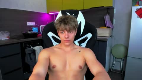 Snapshot of prince_nik chatting on 06-25-26, 10:20 prince online show from 06-25-26, 10:20