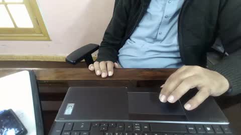 Snapshot of prince_undertaker_834 chatting on 02-19-25, 06:44 lover online show from 02-19-25, 06:44