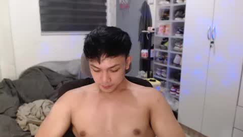 Snapshot of princeadrianx chatting on 07-08-26, 07:35 Prince Adrian online show from 07-08-26, 07:35