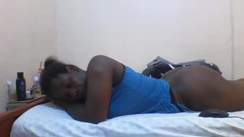 Snapshot of princess_cutie chatting on 06-22-26, 11:18 princess online show from 06-22-26, 11:18