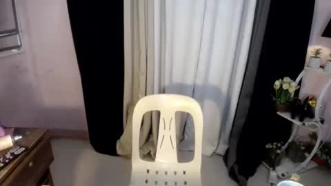 Snapshot of princess_luxe chatting on 02-04-26, 03:01 Cutie Princess online show from 02-04-26, 03:01