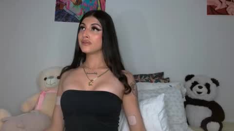 Sophie online show from 10-31-25, 05:08