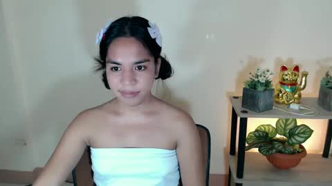 Snapshot of princess_yurie chatting on 02-12-25, 10:04 Yurie online show from 02-12-25, 10:04