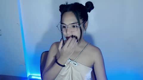 Snapshot of princess_yurie chatting on 11-22-25, 09:19 Yurie online show from 11-22-25, 09:19