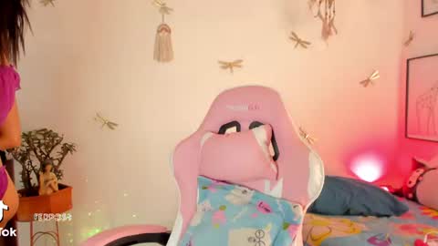 Snapshot of princessluna_14 chatting on 07-12-26, 09:39 princessluna_14 online show from 07-12-26, 09:39