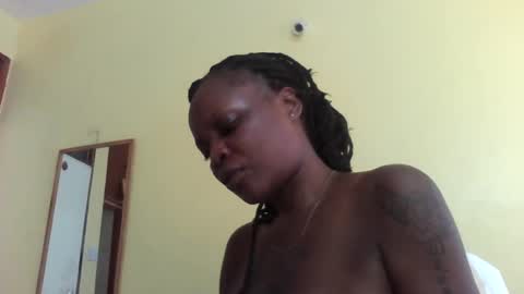 Snapshot of princessmiles2 chatting on 02-18-25, 09:43 phelly online show from 02-18-25, 09:43