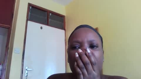 Snapshot of princessmiles2 chatting on 02-27-25, 08:06 phelly online show from 02-27-25, 08:06