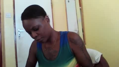 Snapshot of princessmiles2 chatting on 02-28-25, 11:14 phelly online show from 02-28-25, 11:14