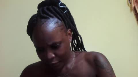 Snapshot of princessmiles2 chatting on 03-06-25, 04:38 phelly online show from 03-06-25, 04:38