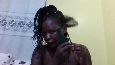 Snapshot of princessmiles2 chatting on 06-30-26, 03:24 phelly online show from 06-30-26, 03:24
