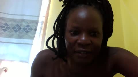 Snapshot of princessmiles2 chatting on 07-10-26, 08:07 phelly online show from 07-10-26, 08:07