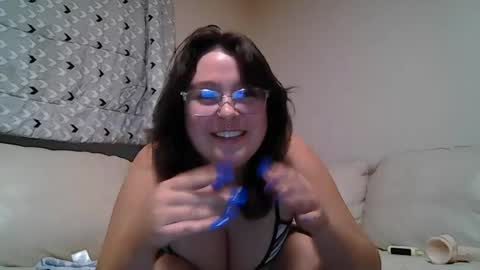 Snapshot of princesspeachezzz chatting on 07-22-26, 04:15 Peach online show from 07-22-26, 04:15