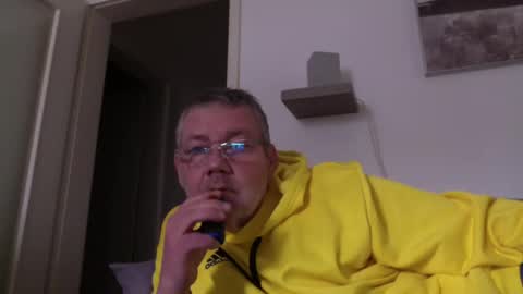 Snapshot of prinzalbertcock1 chatting on 10-26-25, 11:27 prinzalbertcock1 online show from 10-26-25, 11:27