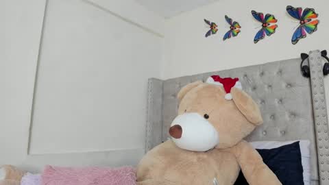 Snapshot of profanared chatting on 12-28-24, 01:29 Profana Red online show from 12-28-24, 01:29