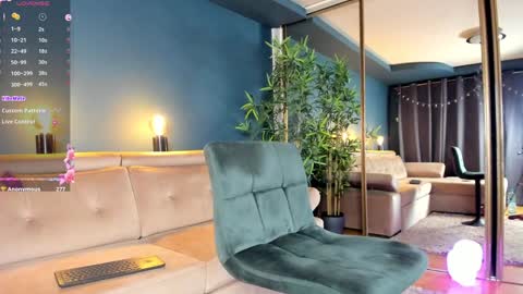 Snapshot of project_raven chatting on 12-28-24, 10:23 Raven but you can call me sweetie or honey too online show from 12-28-24, 10:23