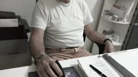 mature hairy guy online show from 05-29-26, 09:40