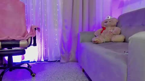    INDEPENDENT MODEL online show from 04-16-26, 09:39