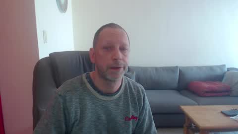 Snapshot of ptitmec chatting on 04-19-26, 10:14 topher online show from 04-19-26, 10:14
