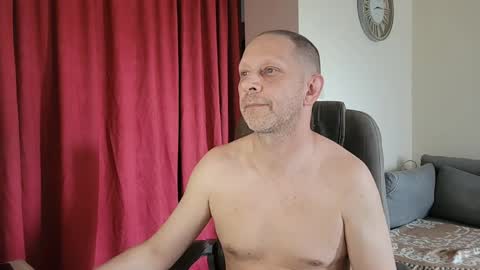 Snapshot of ptitmec chatting on 05-25-26, 06:14 topher online show from 05-25-26, 06:14