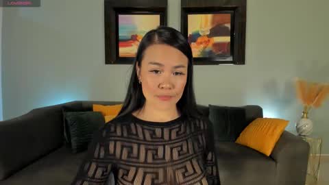 Pui Yee  online show from 10-19-25, 02:18