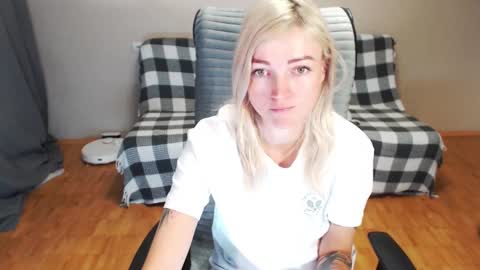 Polly online show from 11-19-25, 03:28