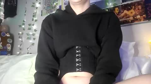 Snapshot of pupgender chatting on 12-23-24, 06:55 Rhys online show from 12-23-24, 06:55