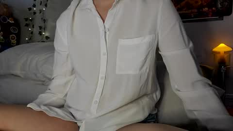 Snapshot of pupgender chatting on 12-29-24, 11:29 Rhys online show from 12-29-24, 11:29