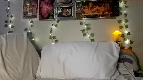 Snapshot of pupgender chatting on 01-11-25, 06:35 Rhys online show from 01-11-25, 06:35