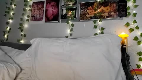 Snapshot of pupgender chatting on 01-19-25, 04:44 Rhys online show from 01-19-25, 04:44