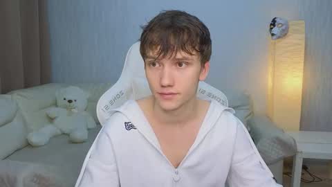 Snapshot of pupsenish chatting on 11-11-25, 02:00 Jesse online show from 11-11-25, 02:00