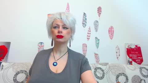 Snapshot of pure_seduce_wow chatting on 02-12-26, 04:07 Goldie online show from 02-12-26, 04:07