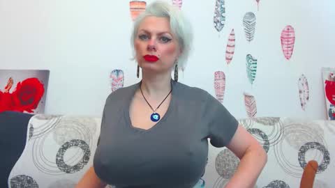 Snapshot of pure_seduce_wow chatting on 02-16-26, 12:40 Goldie online show from 02-16-26, 12:40