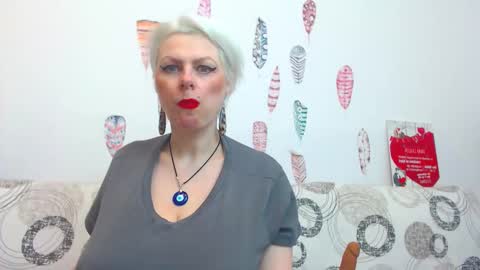 Snapshot of pure_seduce_wow chatting on 02-19-26, 02:18 Goldie online show from 02-19-26, 02:18