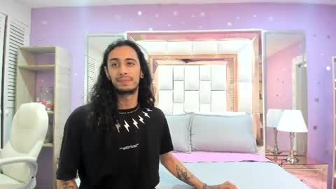 Snapshot of puretemptation_ chatting on 06-14-26, 01:24 Experienced guys online show from 06-14-26, 01:24