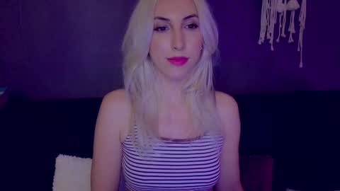 Snapshot of purevibrations chatting on 02-06-25, 07:13 Isabelle online show from 02-06-25, 07:13