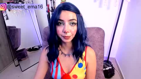 Snapshot of purple_ema chatting on 10-29-25, 07:59 purple_ema online show from 10-29-25, 07:59