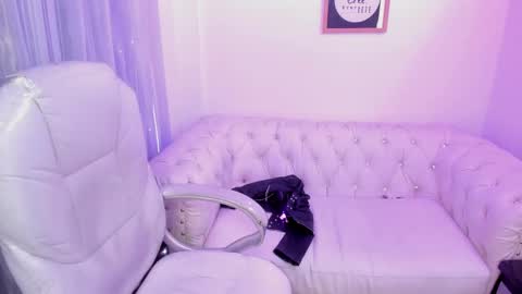 Snapshot of purple_slut_ chatting on 02-28-25, 11:56 Anna online show from 02-28-25, 11:56