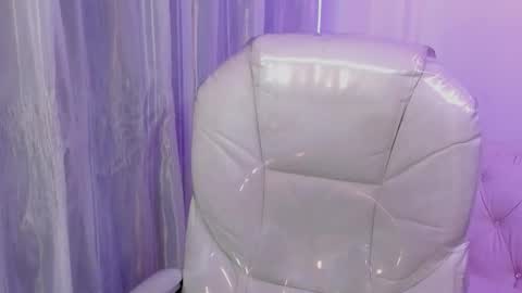 Snapshot of purple_slut_ chatting on 03-07-25, 08:33 Anna online show from 03-07-25, 08:33