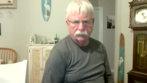 Snapshot of purpleshroom chatting on 02-21-25, 04:18 purpleshroom online show from 02-21-25, 04:18