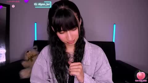 Snapshot of purplesnake_ chatting on 02-28-26, 02:01 Alynn online show from 02-28-26, 02:01