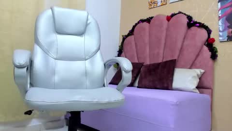 Snapshot of purplestar_ chatting on 12-06-24, 07:54 Sara online show from 12-06-24, 07:54