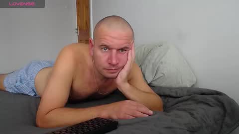 Snapshot of pushka13 chatting on 09-14-25, 03:44 Valdis online show from 09-14-25, 03:44