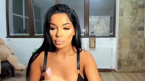 Snapshot of pussydollxx chatting on 02-17-25, 06:37 Andreea online show from 02-17-25, 06:37